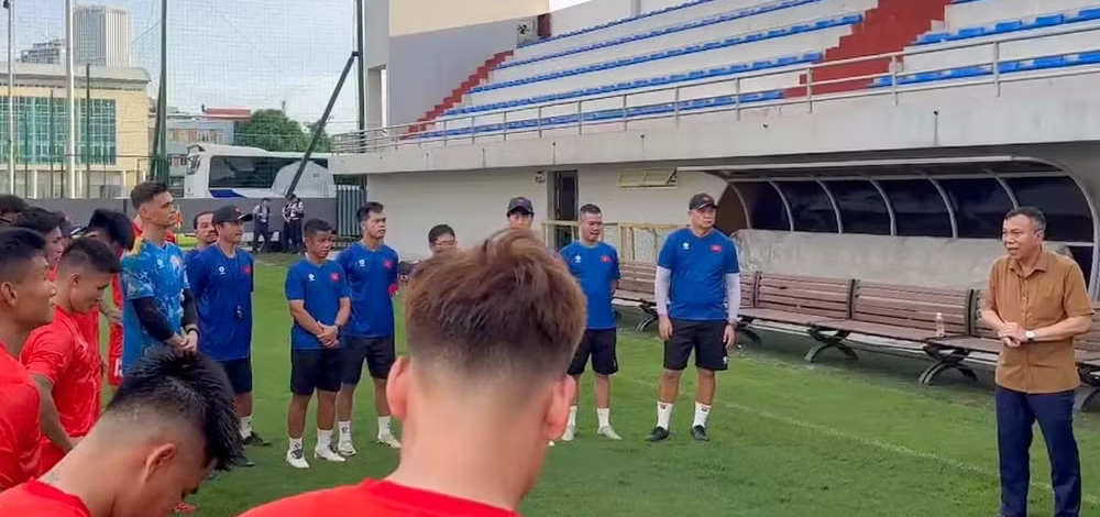 Berita olahraga terkini 30 Juli: Pelatih Kim Sang Sik dan timnya yakin bisa mengalahkan Singapura, Presiden FIFA mengeluarkan ultimatum untuk ‘menjual Piala Dunia’.