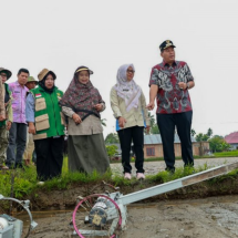 Pemko Pariaman Gelar Tanam Perdana Padi Teknologi PM-AAS di Kelompok Tani “Kito Samolah”